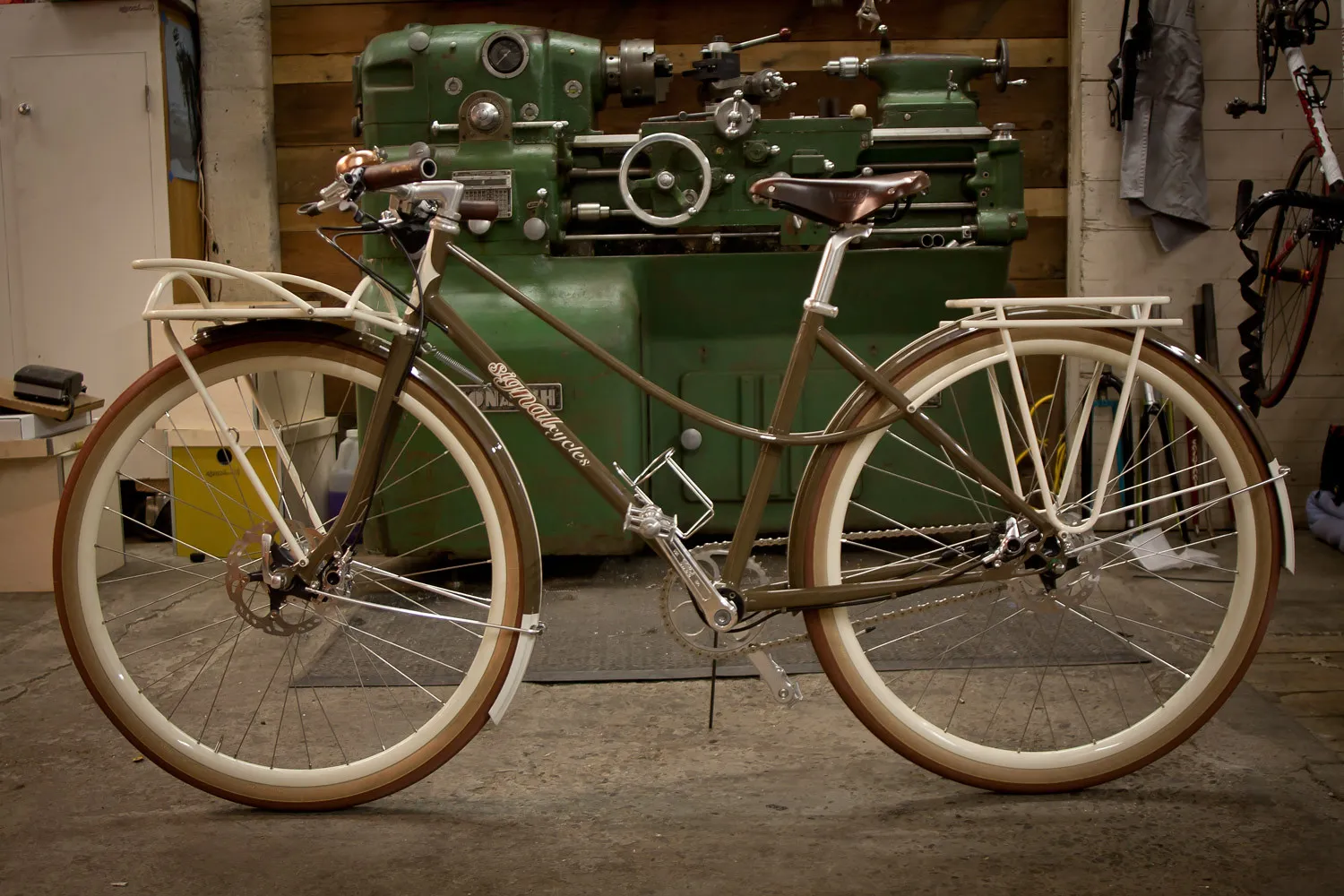 The finished 650b mixte, full profile in the shop