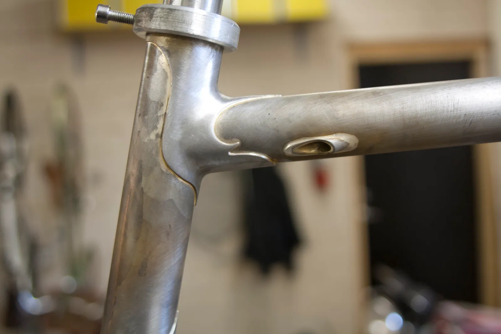 Modified head lug detail