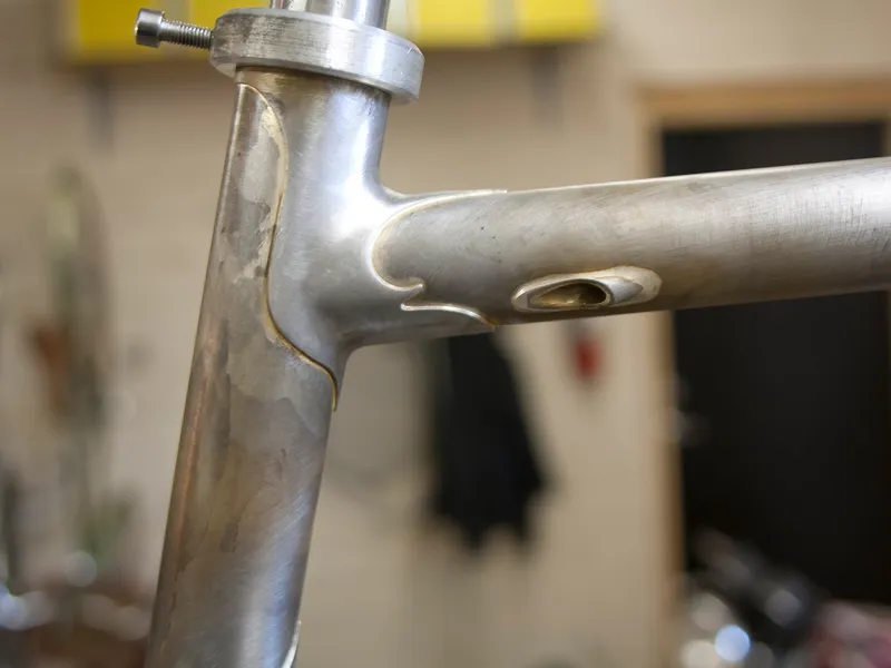 Modified head lug detail